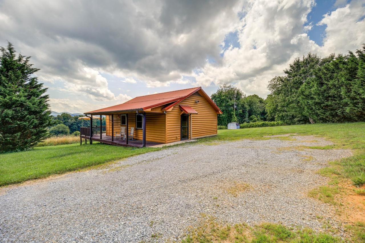 Villa Blue Ridge Mountain Cabin With Views And Hot Tub à Sparta Extérieur photo