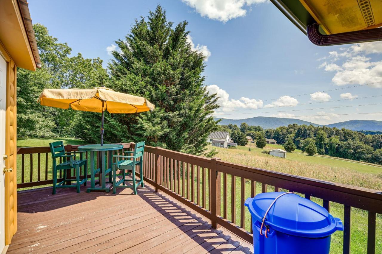 Villa Blue Ridge Mountain Cabin With Views And Hot Tub à Sparta Extérieur photo